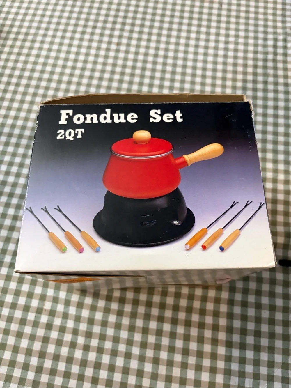 Red Fondue Set with Wooden Handles - 2QT
